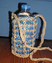 blue and tan checkerboard patterned bag for carrying a water bottle
